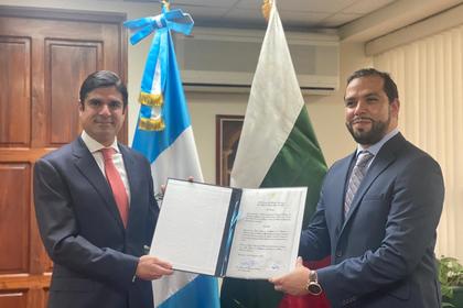 Почетният консул на България в Гватемала Хуан Пабло Карраско де Грооте официално встъпи в длъжност след получаване на екзекватура