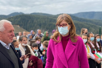 Екатерина Захариева и Красимир Вълчев откриха новата сграда на училището в Биркова