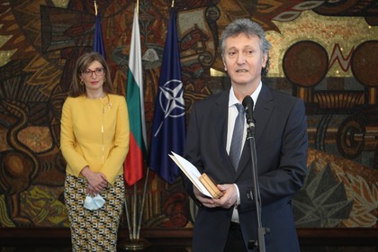 Екатерина Захариева награди бившия ни почетен консул в Намибия