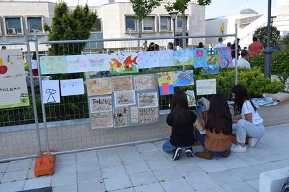 Деца от различни възрастови групи представиха арт програма по проекта „Творилница“, финансиран от България