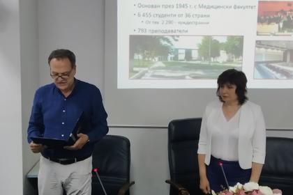 Ректорът на Медицински университет – Пловдив получи почетното звание „Доктор хонорис кауза“