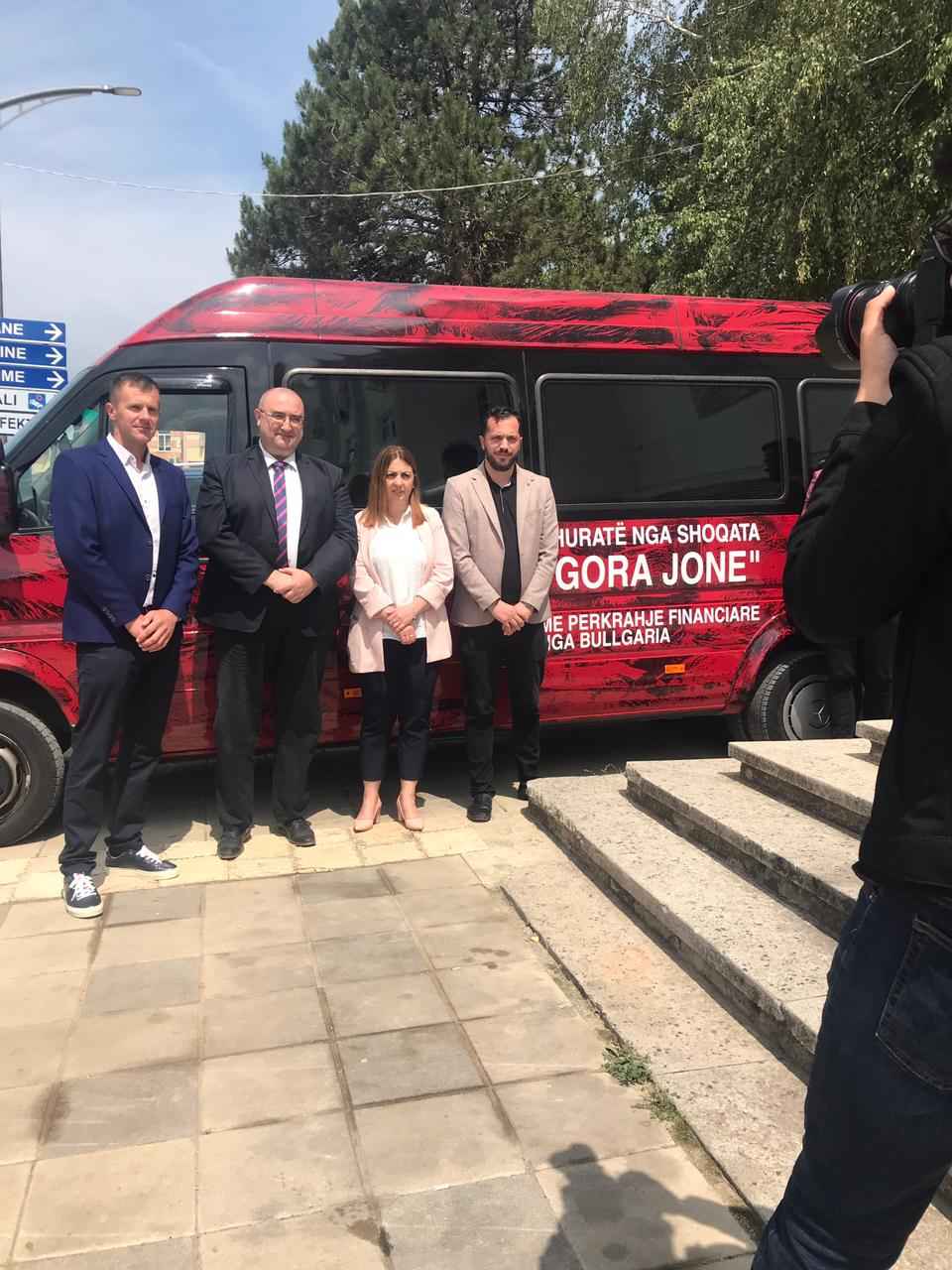 Nxënësit nga Borja tashmë do të udhëtojnë për në shkollë me minibus të siguruar nga shteti bullgar