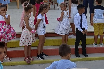 Благомир Бацанов, съветник в посолството в Никозия, участва в тържеството за началото на учебната година в българско неделно училище „Родна стряха“ в Ларнака