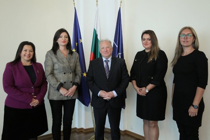 Министър Светлан Стоев прие делегация на Националната  художествена галерия в Скопие