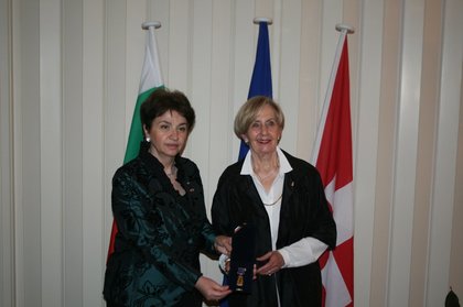 Анита Хамер бе наградена със „Златна лаврова клонка” на МВнР