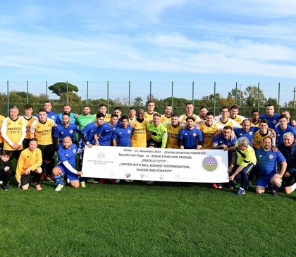 Благотворителен футболен мач между сборни отбори на Ватикана и Ромската световна организация завърши 7:7 