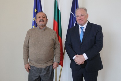  Министър Светлан Стоев потвърди пълната подкрепа за местния служител на посолството ни в Кабул Амруддин Хакшенас