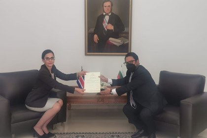 Посланик Милена Иванова връчи акредитивните си писма на президента на Република Коста Рика