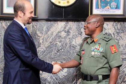 Среща на посланик Йорданов с Началника на щаба на сухопътните войски на Нигерия