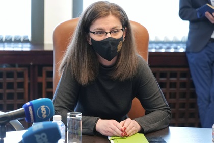 Министър Генчовска: Продължаваме да евакуираме българи и чужди граждани от Украйна