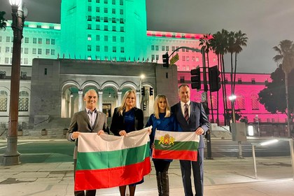 Сградата на общината в Лос Анджелис беше осветена в цветовете на националния трибагреник по случай 3-ти март