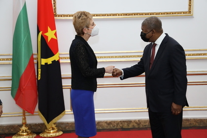 Ambassador Maria Tsotsorkova presents her credentials to Angolan President João Manuel Gonçalves Lourenço