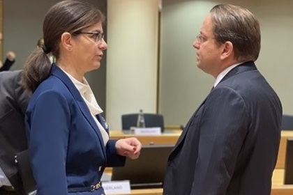 Министър Теодора Генчовска: „Категорично осъждаме жестоките руски бомбардировки по цивилни сгради в Украйна, в т.ч. жилищни сгради, училища, детски градини и болници“