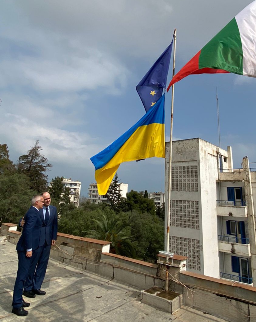 Българското посолство в Алжир със символичен жест на солидарност към народа на Украйна