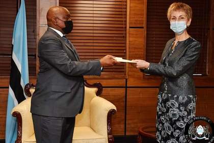 Ambassador Maria Tzotzorkova presented her Letters of Credence to the President of Botswana