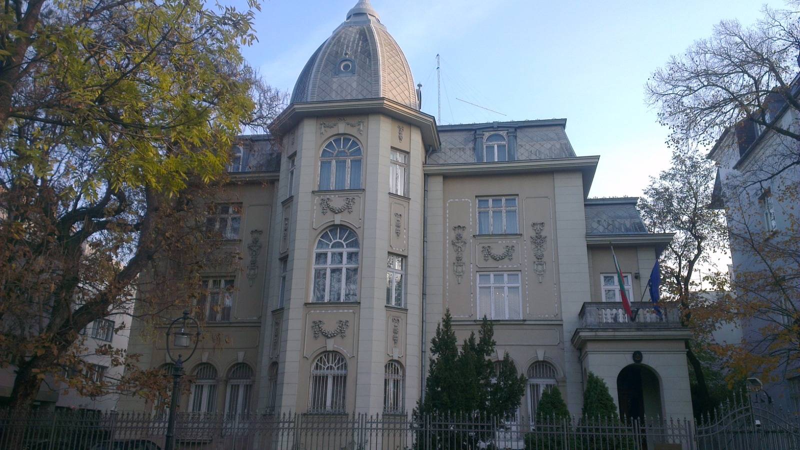 Празнични дни, неработни за посолството на Република България в Будапеща през месец май
