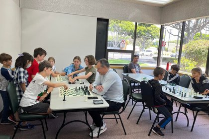 Първи присъствен урок по програмата „Шах в училище“ се проведе в училище „Св. св. Кирил и Методий“ в Лос Анджелис       
