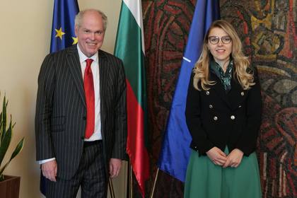 Заместник-министър Велислава Петрова се срещна със заместник-генералния секретар на ОИСР Джефри Шлагенхауф