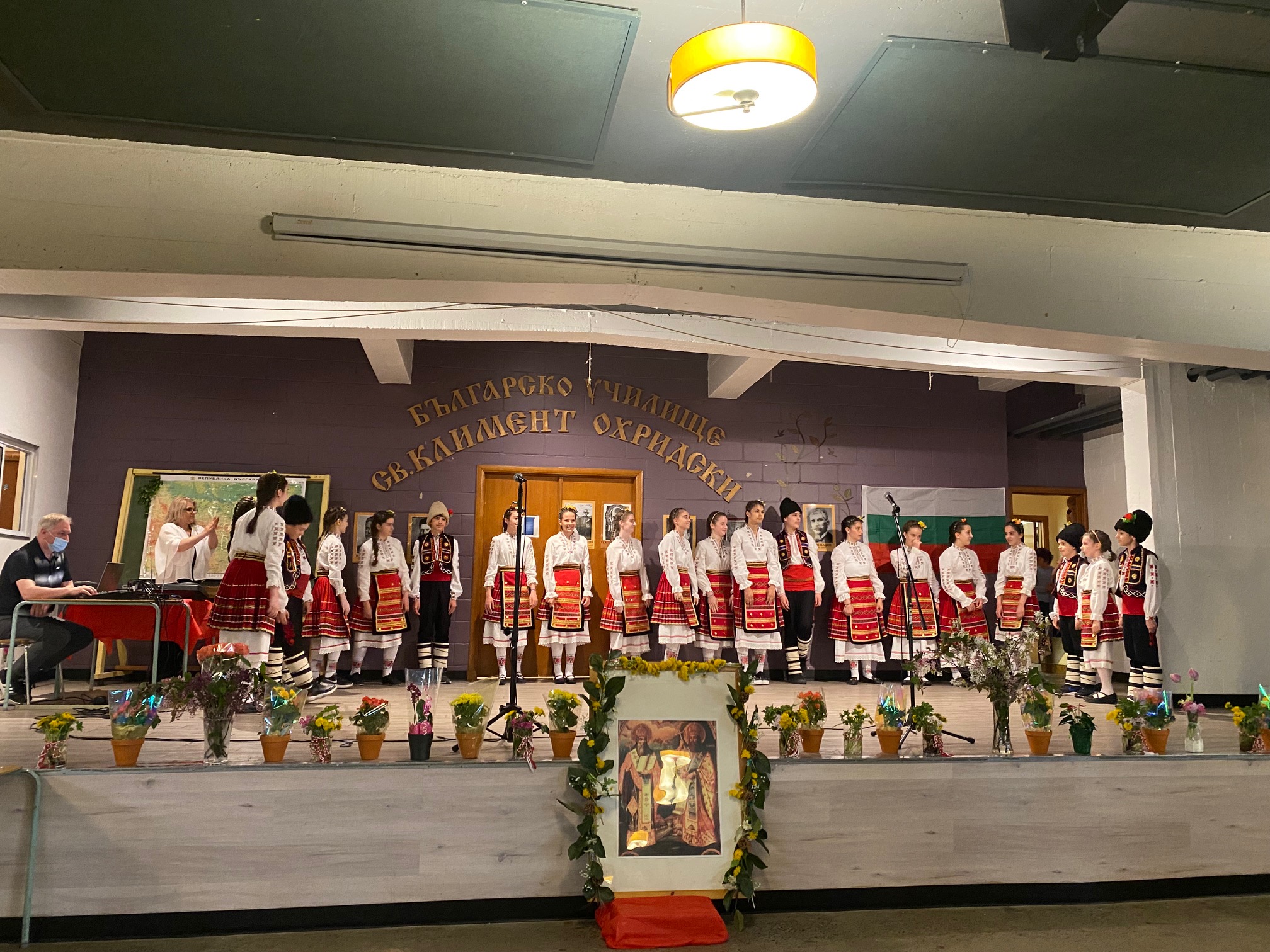 Тържество на  българското неделно училище „Св. Климент Охридски“ в Монреал по повод 10-годишнината от неговото създаване