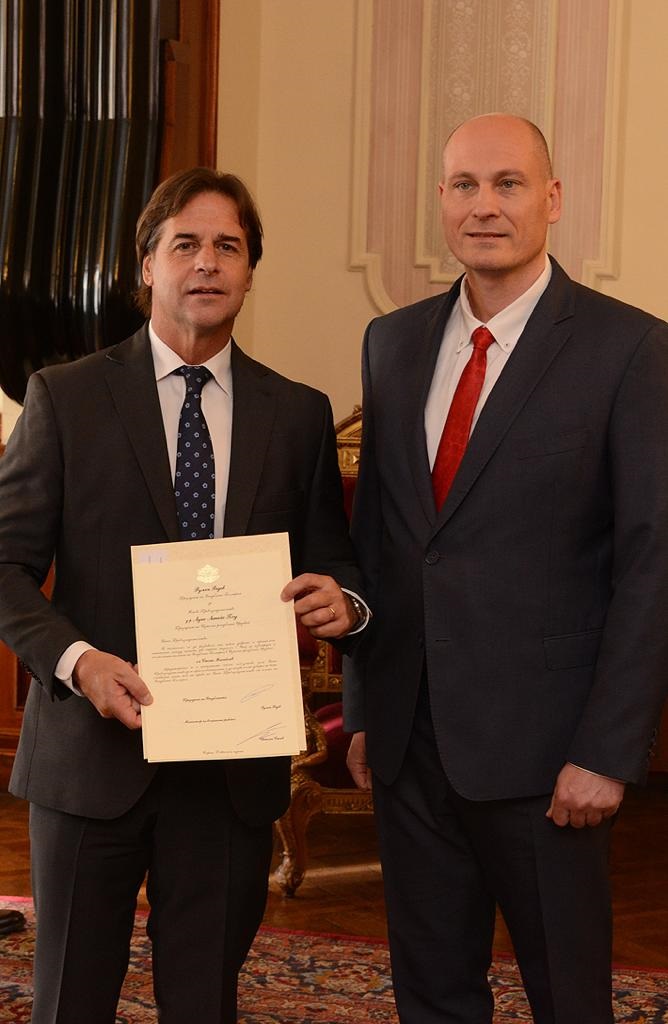 Посланик Стоян Михайлов връчи акредитивните си писма на президента на Уругвай Луис Лакайе Поу
