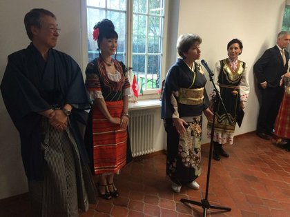 Българо-японска изложба на автентични национални носии в Берн
