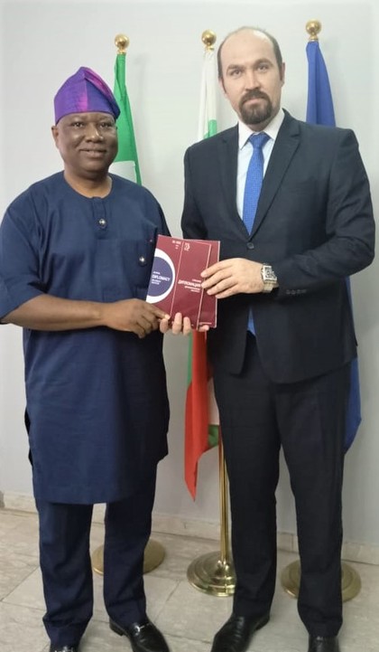 Посланик Йорданов проведе среща с директора на Академията на външнополитическата служба на Нигерия