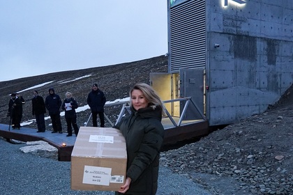 Българският посланик в Норвегия депозира семена в Световното семехранилище в Свалбард, Норвегия
