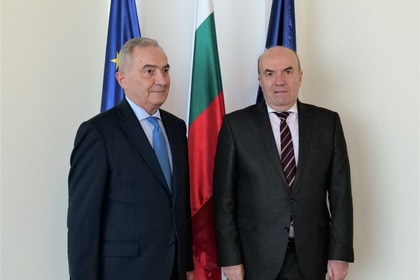 Министър Николай Милков се срещна с генералния секретар на ЧИС  посланик Лазар Комънеску