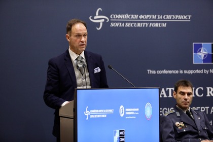 Заместник-министър Костадин Коджабашев приветства участниците в международната конференция, посветена на стратегическите документи на НАТО И ЕС