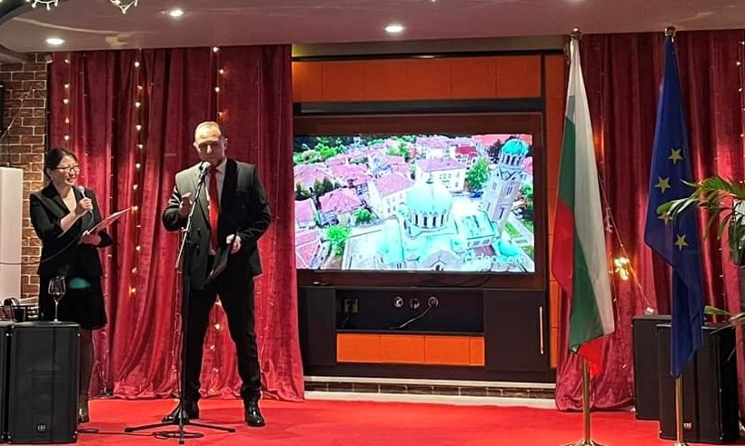 Посолството на Р България в Улан Батор организира тържествен прием с уважение към монголските българисти завършили образованието си в България