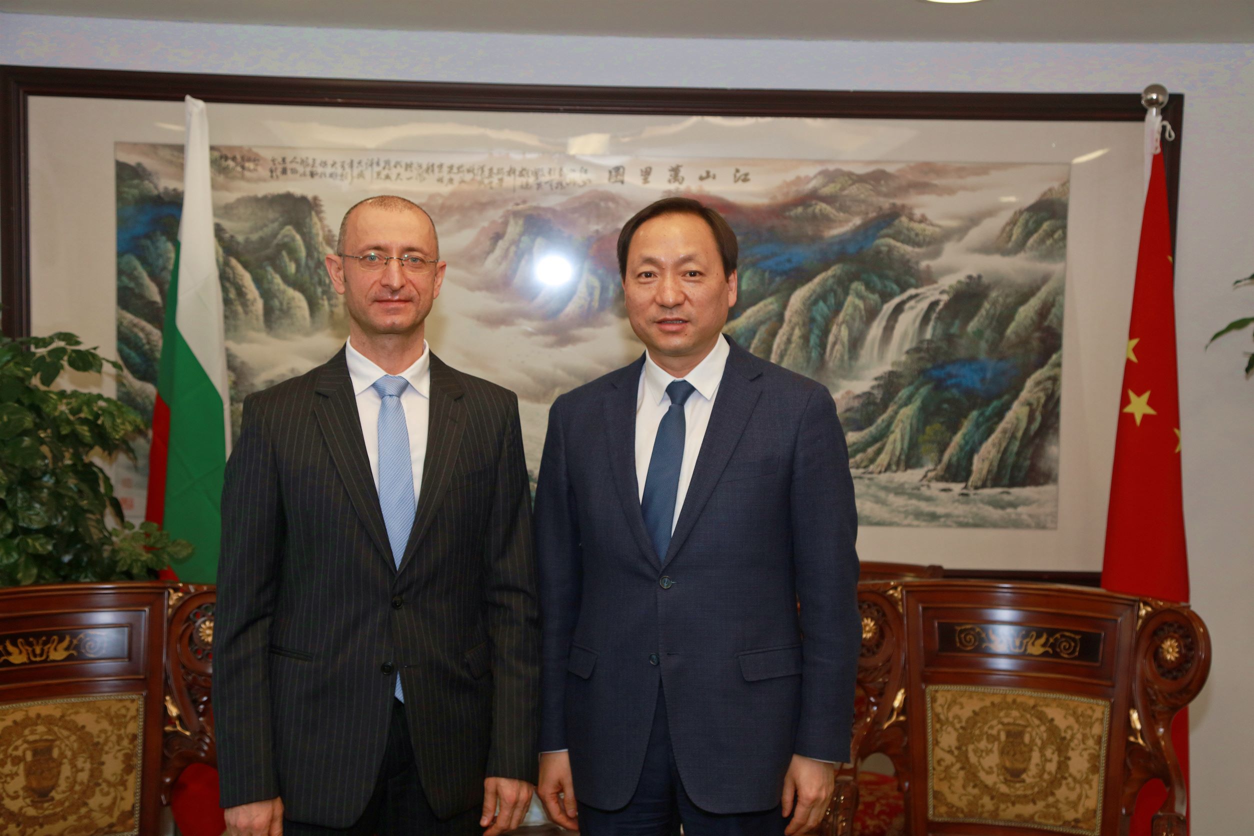 Meeting of Consul General Vladislav Spasov with the Director of the Shanghai Municipal Commission of Commerce Mr. Gu Jun 