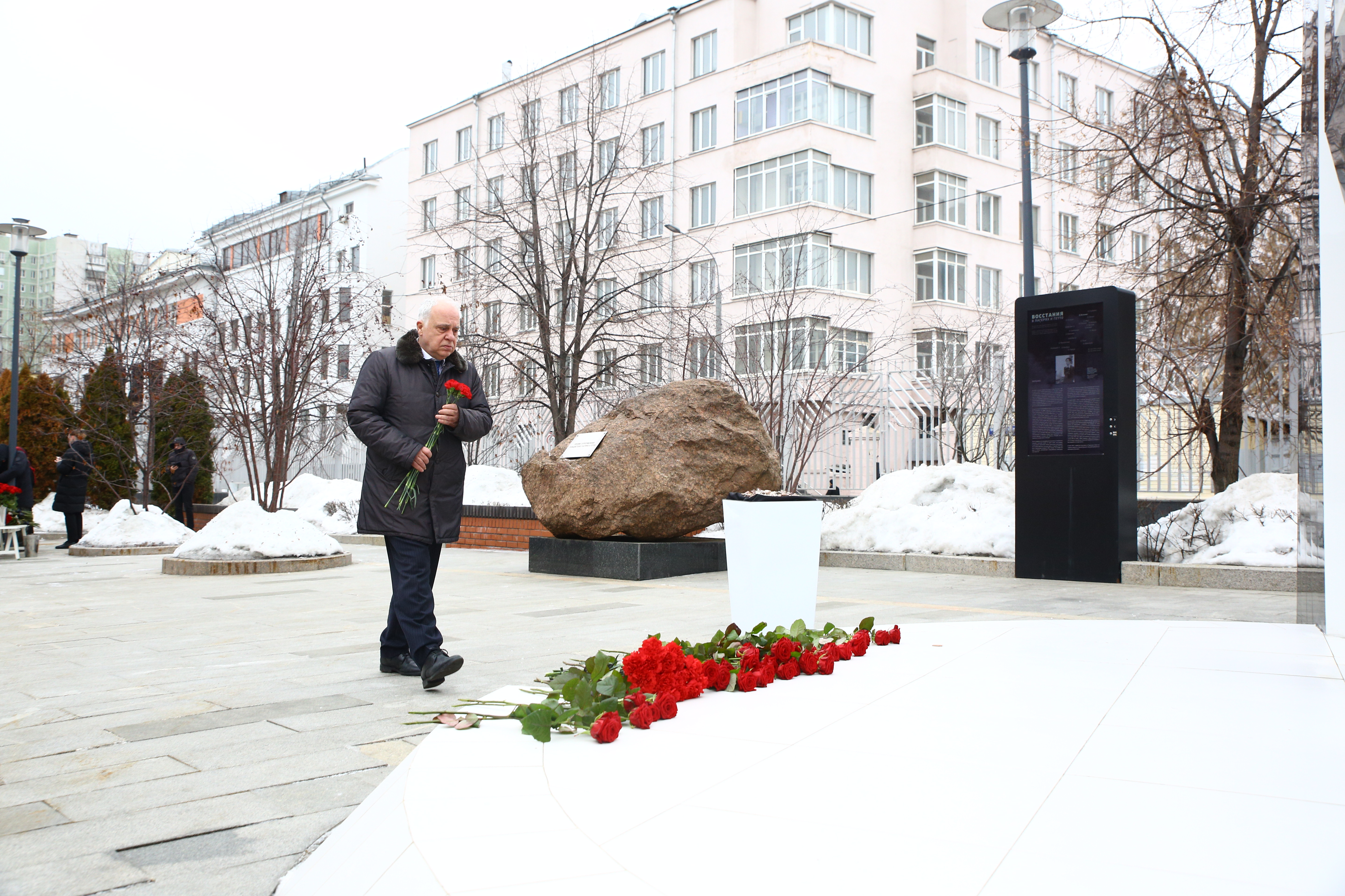Българският посланик в Москва почете паметта на жертвите на Холокоста