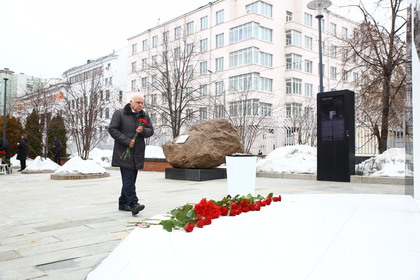 Болгарский посол в Москве почтил память жертв Холокоста