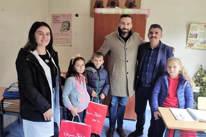 Fëmijët nga Gora, Golloborda dhe Prespa e Vogël morën dhurata për Vitin e Ri