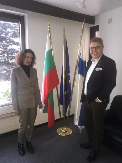 Среща на посланика на България във Финландия Нина Симова с председателя на Федерацията на финландско-израелските асоциации и съпредседател на Финландската асоциация за възпоменание на Холокоста Ристо Хувила