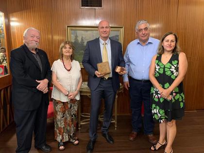 Посолството организира среща между роднините на видната българска актриса Адриана Будевска в Буенос Айрес
