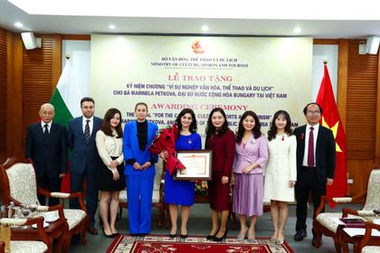 Посланик Петкова бе отличена с медал на Министерство на културата спорта и туризма на Виетнам