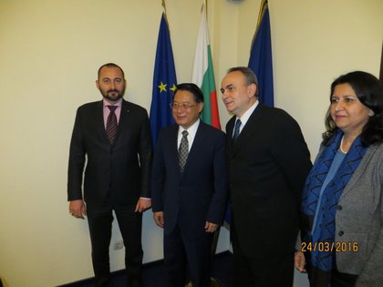 Посещение на Ли Йонг в България