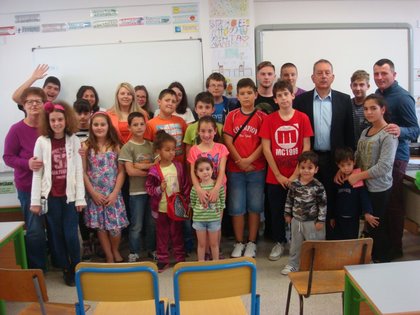 Посещение на посланик Христо Георгиев в съботно-неделното  училище „Д-р Петър Берон” в Ларнака