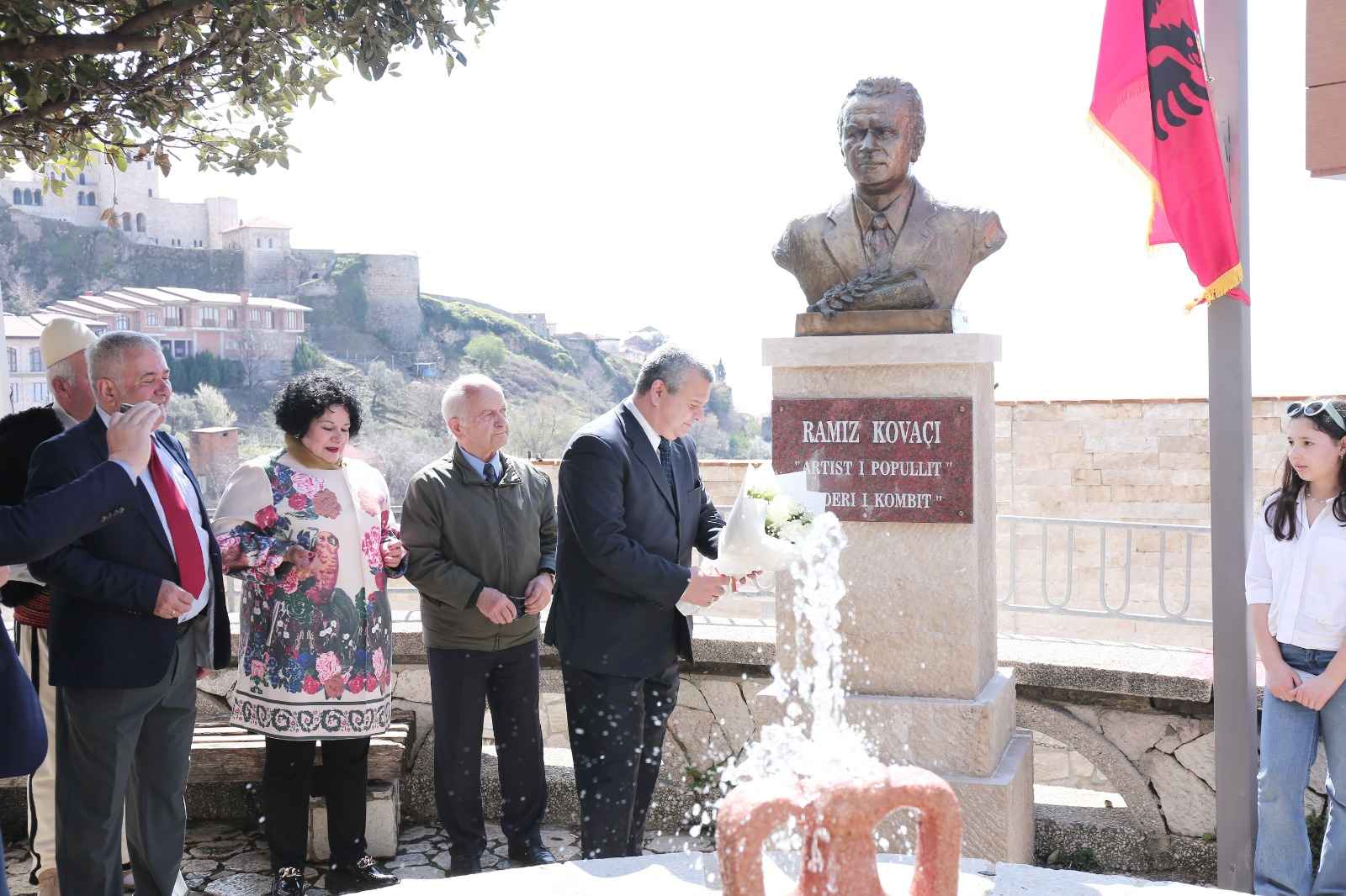 Посланик Киров бе специален гост на откриването на бюст-паметника на баритона Рамиз Ковачи в гр. Круя