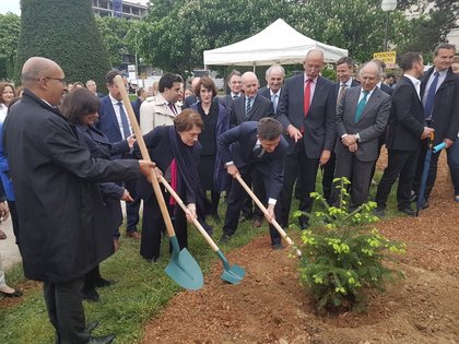 Засаждане на 28 български елхи във френската столица
