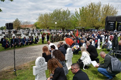 Отбелязване на 6 май на военното гробище край Ново Село