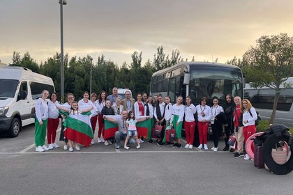 Посланик Руслан Стоянов и екипът на посолството в Баку се срещна с българския отбор, взел участие в 39-то Европейско първенство по художествена гимнастика