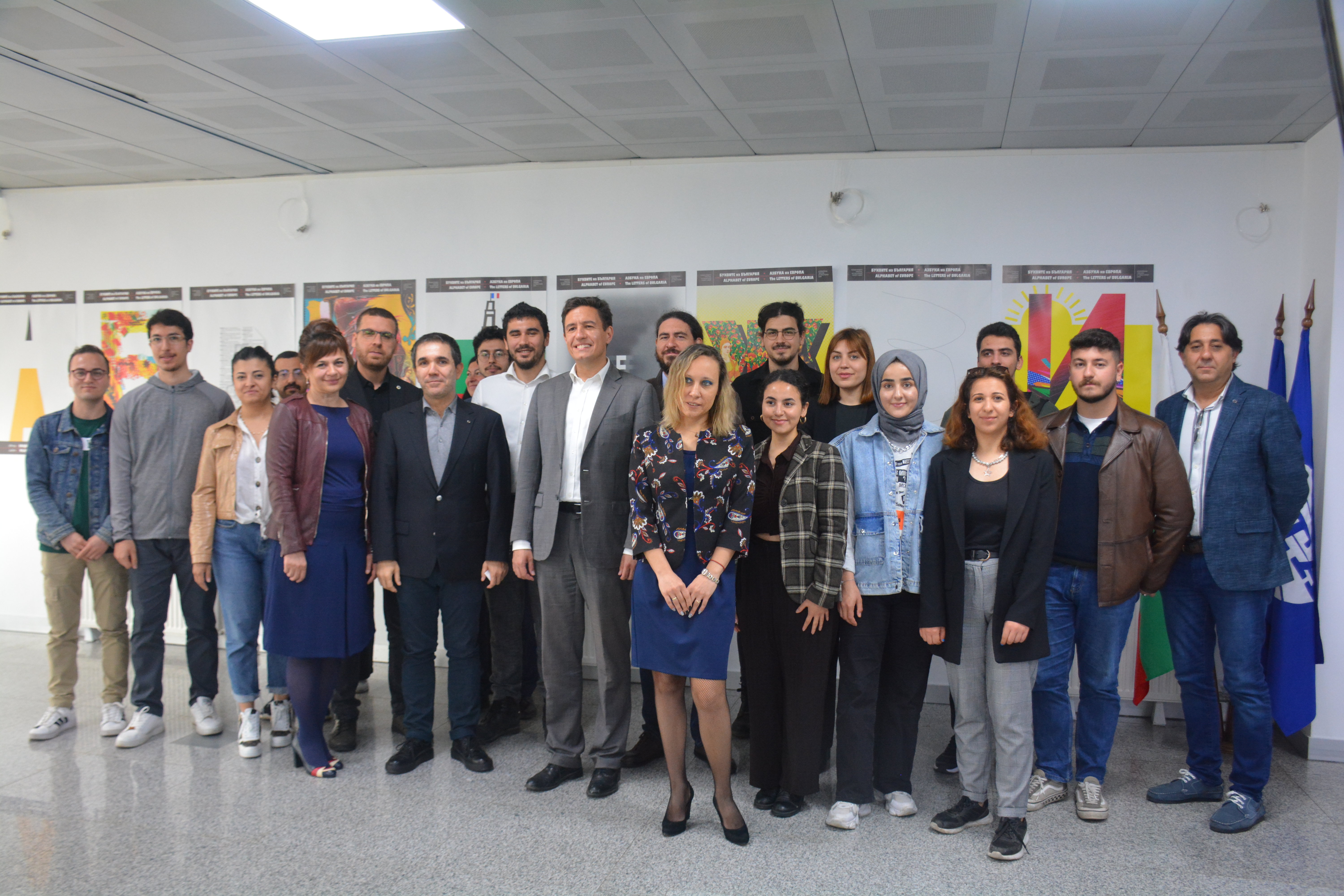 Посланик Ангел Чолаков и деканът на Факултета по комуникации на Анкарския университет проф. д-р Абдюлрезак Алтун бяха гости на националния пресклуб на БТА в Анкара